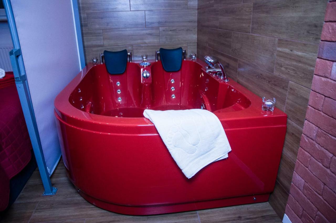 Jacuzzi Apartment Red Krakow Bagian luar foto
