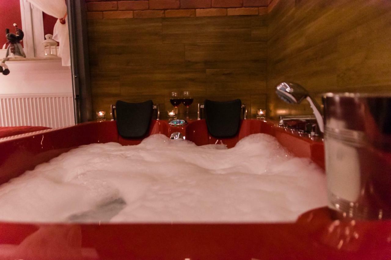 Jacuzzi Apartment Red Krakow Bagian luar foto