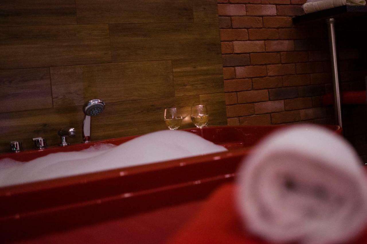 Jacuzzi Apartment Red Krakow Bagian luar foto