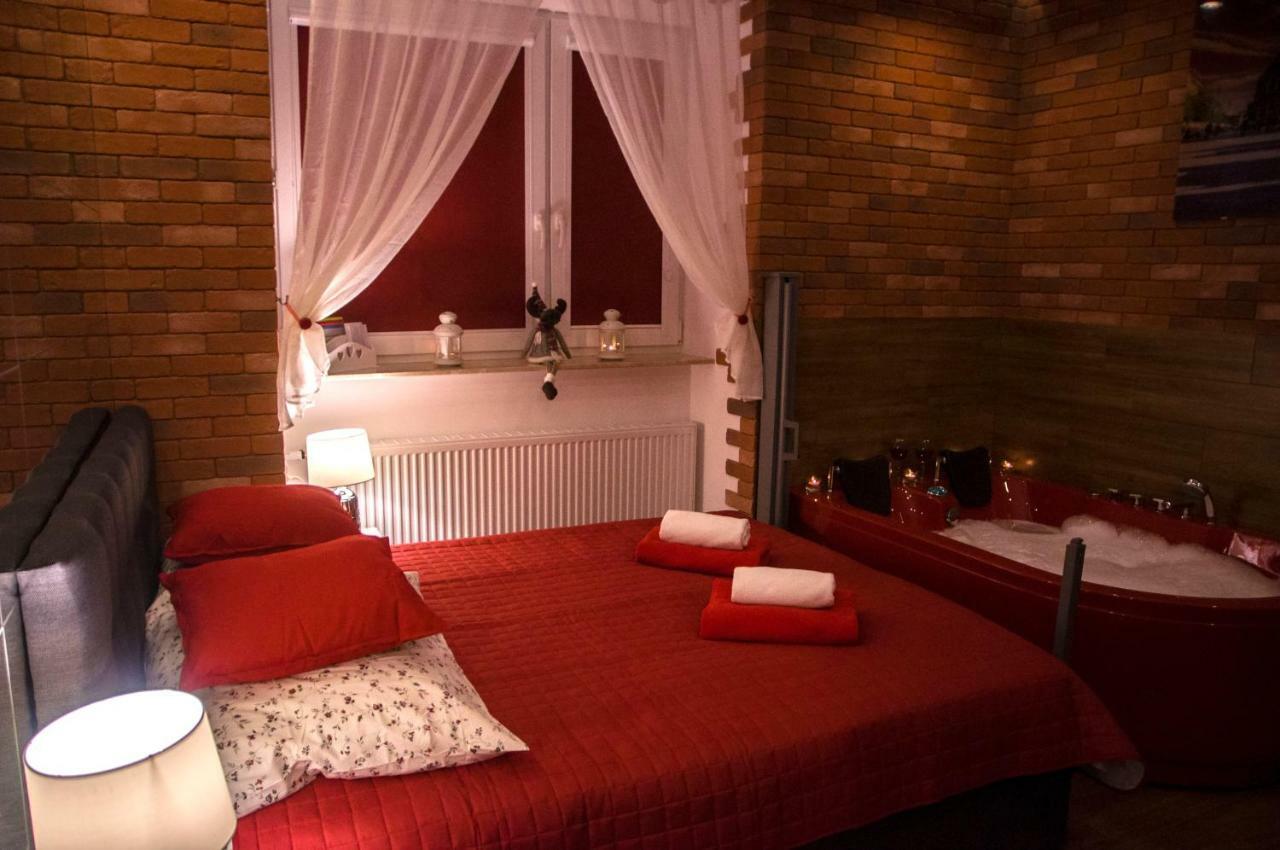 Jacuzzi Apartment Red Krakow Bagian luar foto