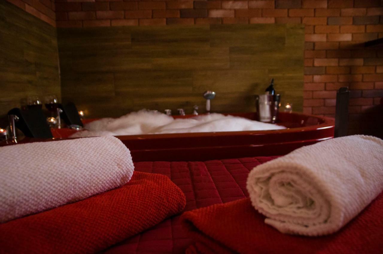 Jacuzzi Apartment Red Krakow Bagian luar foto
