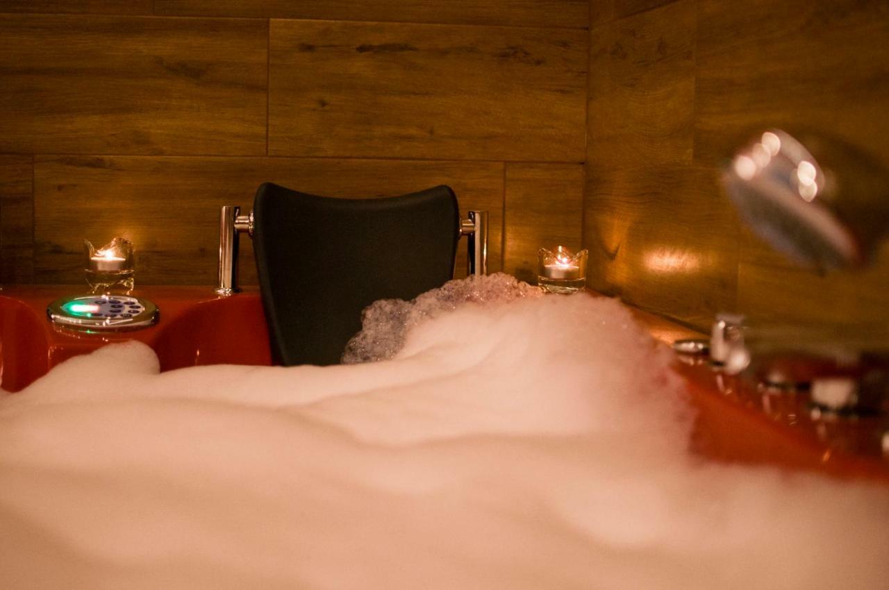 Jacuzzi Apartment Red Krakow Bagian luar foto
