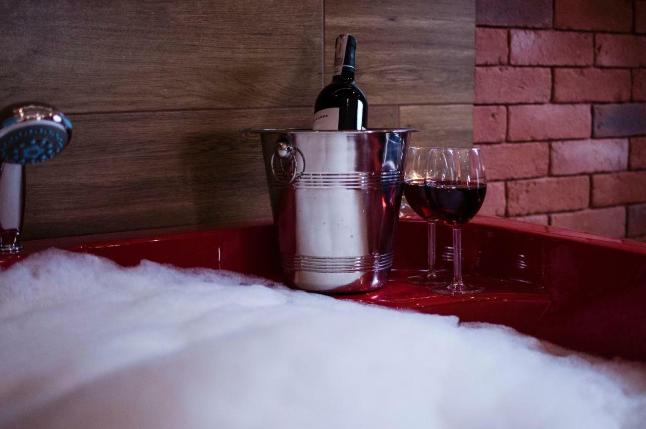 Jacuzzi Apartment Red Krakow Bagian luar foto